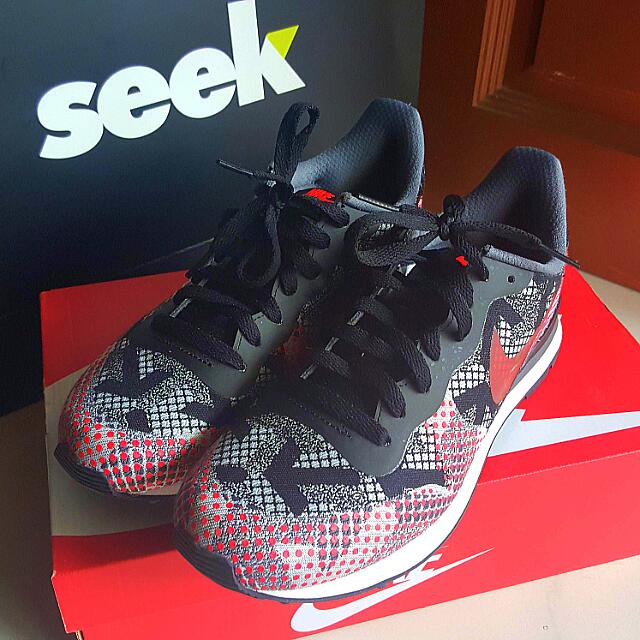 Nike internationalist jcrd hot sale