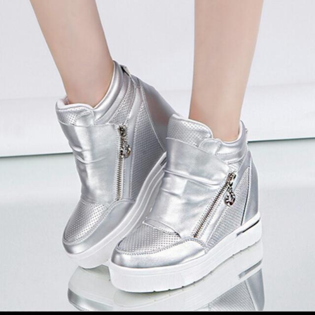 Casual on sale womans shoes
