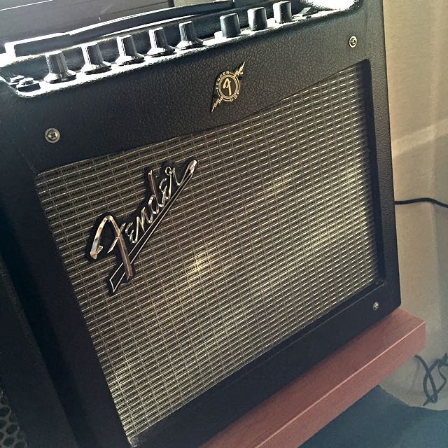 Fender Mustang 1 Version 2 DSP Guitar Amplifier Very good condition