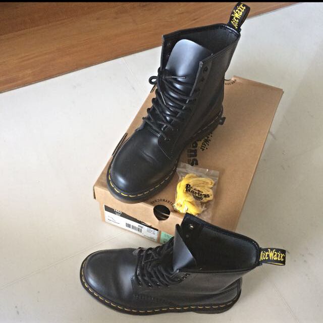 dr martens airwair safety boots