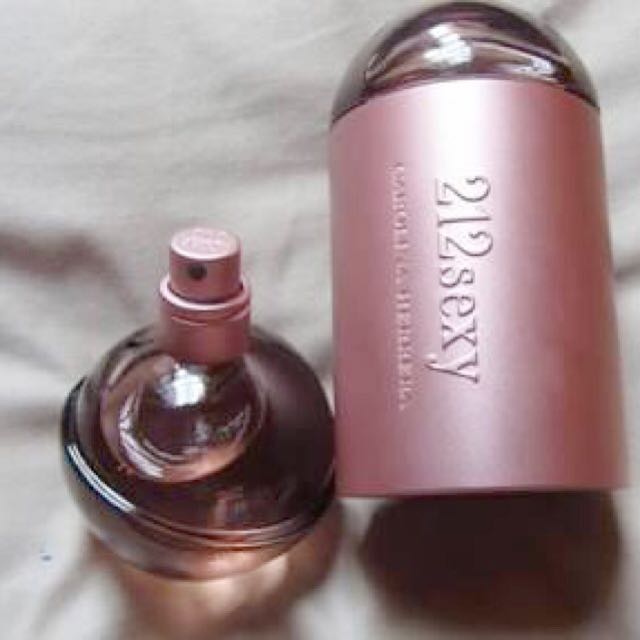 parfum 212 sexy women