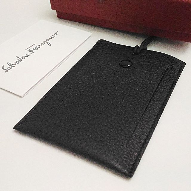 Ferragamo luggage tag top