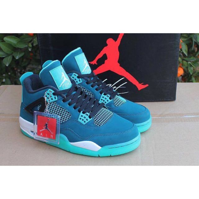 playing basketball in jordan 4