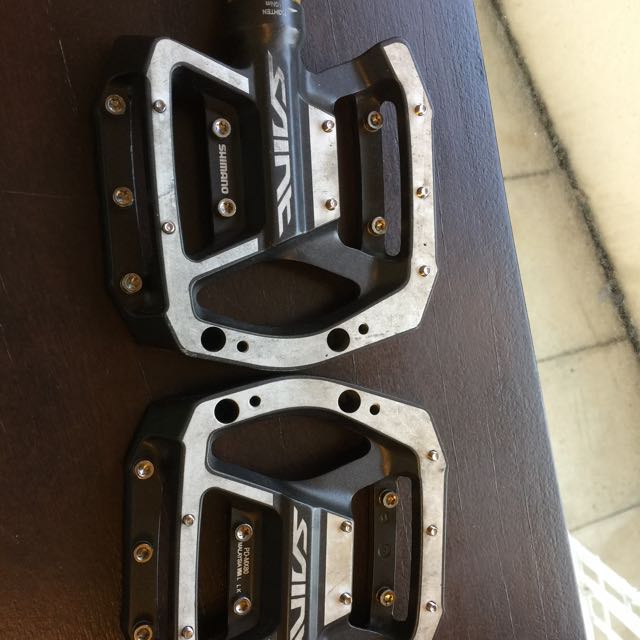 saint flat pedal