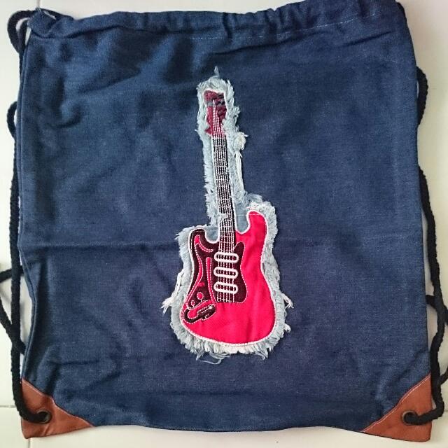 Draw String Bag (Category: Cross-body Bags) located in Singapore. Submitted by originalkoo (Listing ID 43130949, Image 1). Description: .