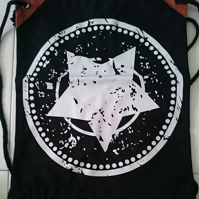 Draw String Bag (Category: Cross-body Bags) located in Singapore. Submitted by originalkoo (Listing ID 43130949, Image 3). Description: .