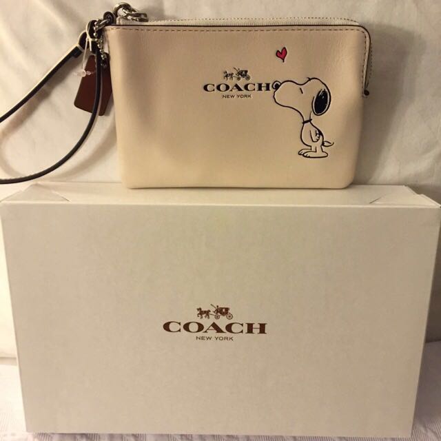 coach wristlet snoopy