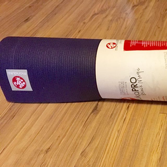 Manduka Pro Yoga and Pilates 1/4 inch/6mm Thick Mat Black 71 x 26