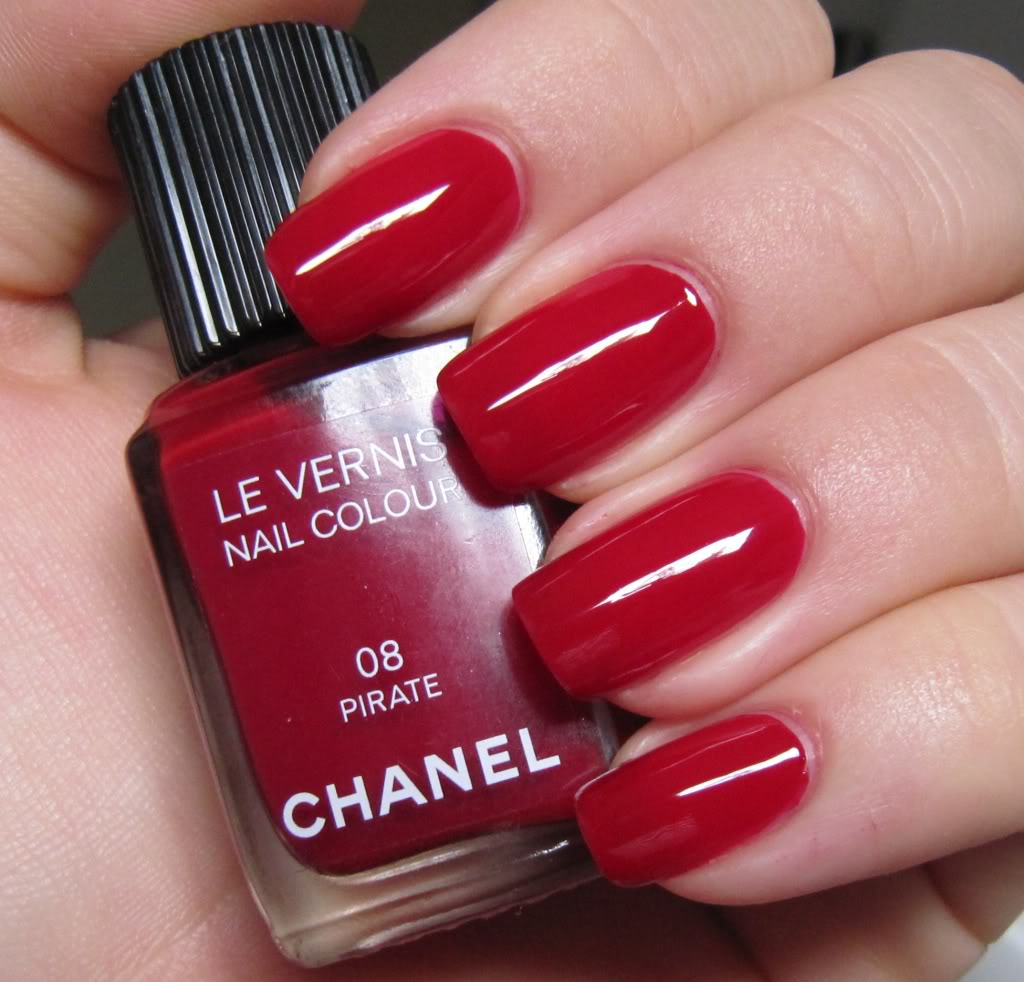 BN Chanel Nail Polish Le Vernis Nail Colour (08 Pirate)