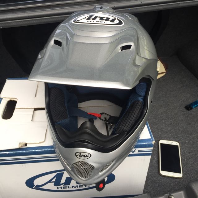 Arai V Cross 3 Size M, Car Accessories on Carousell