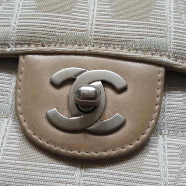  Chanel, Pre-Loved Beige Travel Line Half Flap Medium