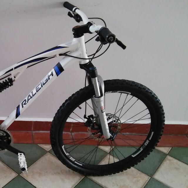 Raleigh nomad top mountain bike