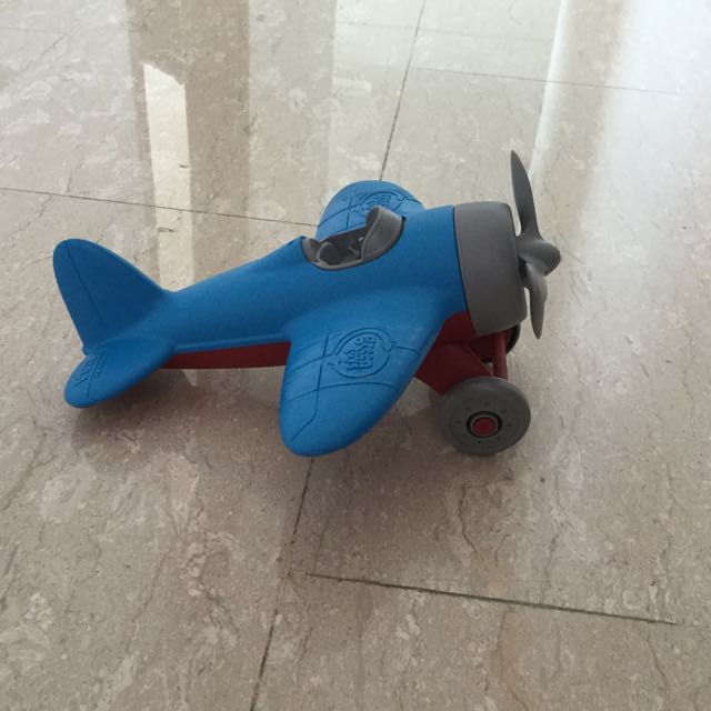 green toys aeroplane