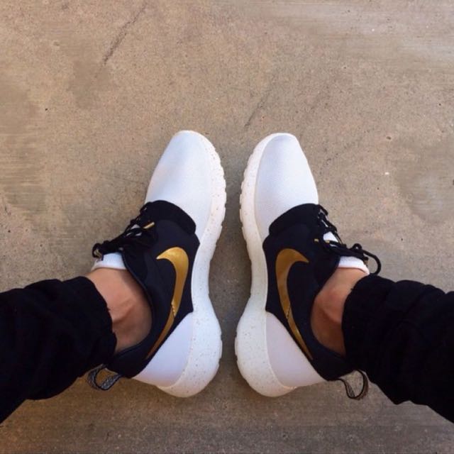 nike roshe run hyp gold