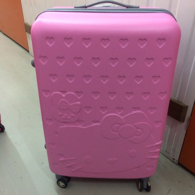 28 inch hello kitty luggage