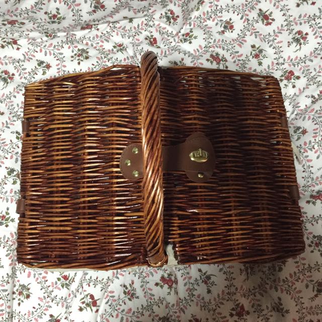 Large Picnic Basket, Food & Drinks, Gift Baskets & Hampers on Carousell