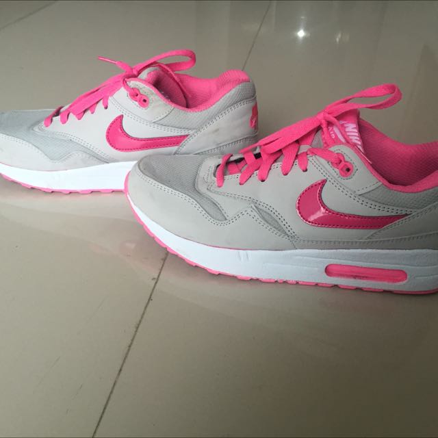 Sale Sneakers Nike Air Max Murah Women S Fashion On Carousell