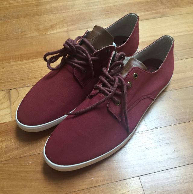 BRAND NEW EVERLAST CANVAS SHOES MAROON COLOUR Men s Fashion