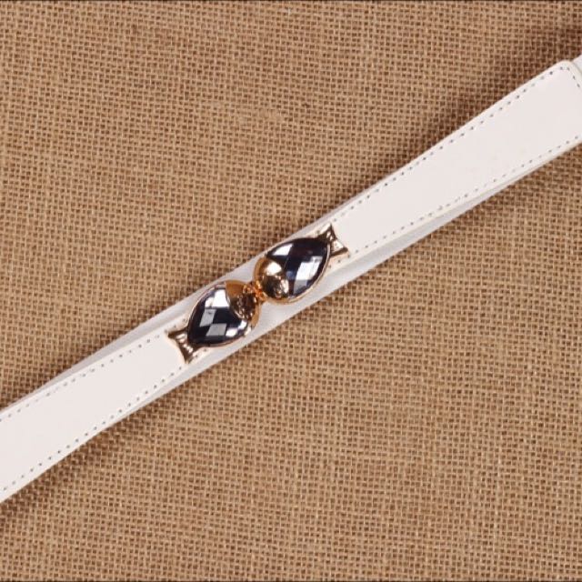 Elastic waist outlet belts