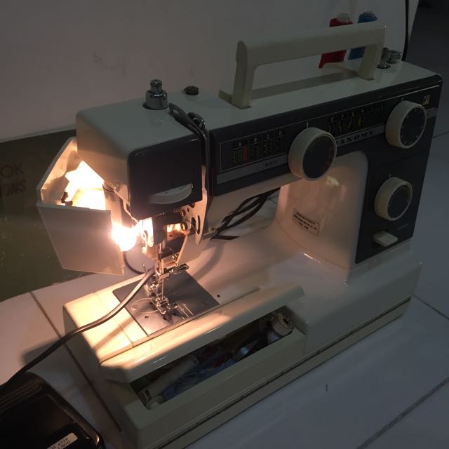 Vintage Portable Sewing Machine Janome L392, Made In Japan, Metal