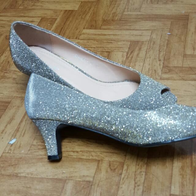 Silver Shoes, Women's Fashion, Footwear, Sneakers on Carousell