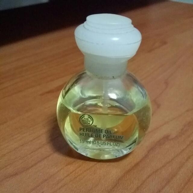 Body shop fuzzy best sale peach perfume oil