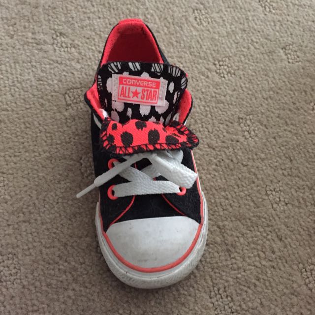white toddler converse all star