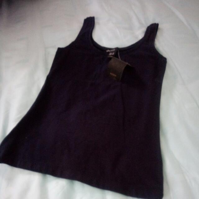 Mango Basic Tee (Category: Other Tops) located in Singapore. Submitted by psalm231 (Listing ID 44658976, Image 2). Description: Brand new Colour: Navy Blue Size: XS Normal postage or meet up.