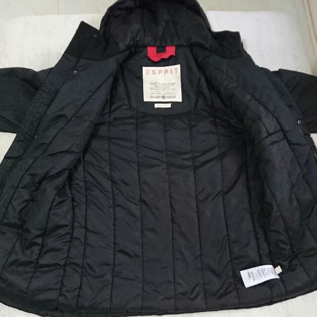 Espirit Winter Jacket (Category: Hoodies) located in Singapore. Submitted by mamiyaki (Listing ID 44640236, Image 2). Description: .