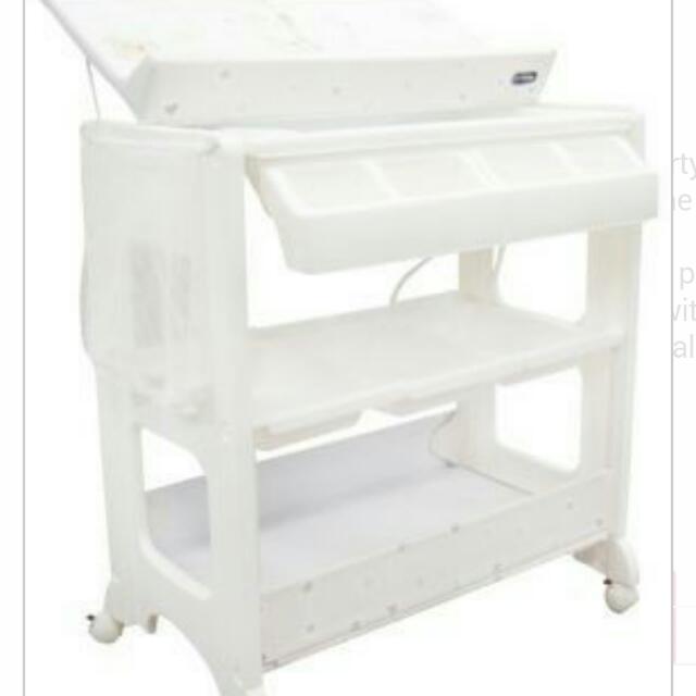 changing station with bath