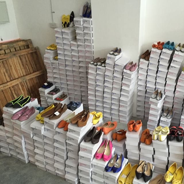 shoe warehouse clearance sale