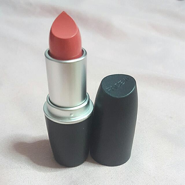 coral colour lipstick