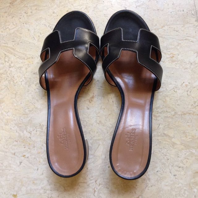 HermÃ¨s Black Patent Leather Oasis Slide Size 36 Sandals