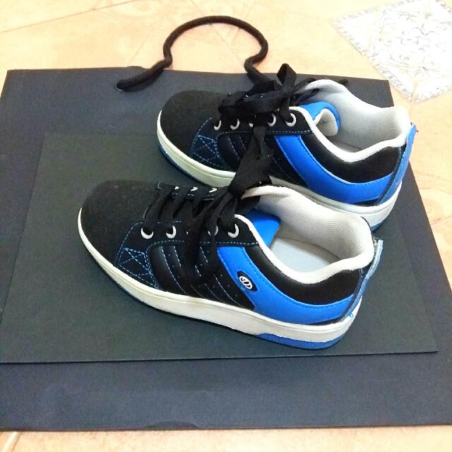 black and blue heelys