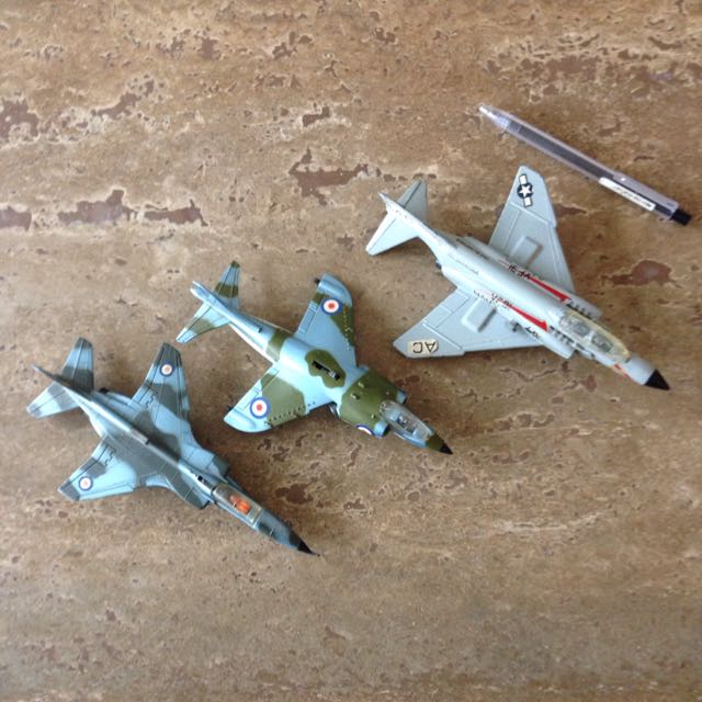dinky toy planes