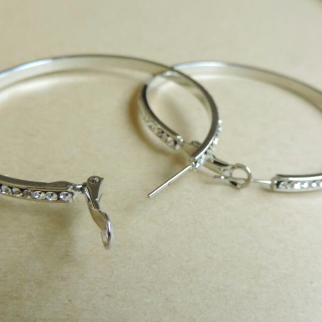 Loop Earrings (Category: Earrings) located in Singapore. Submitted by peepingtoes_ (Listing ID 45049362, Image 2). Description: Silver - 2 instocks Diameter: 5.5cm.
