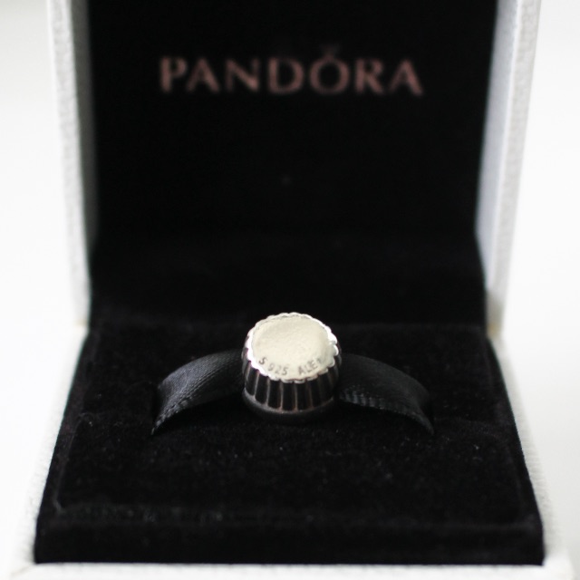 Pandora Cupcake Charm 790417, Women's Fashion, Jewelry & Organisers