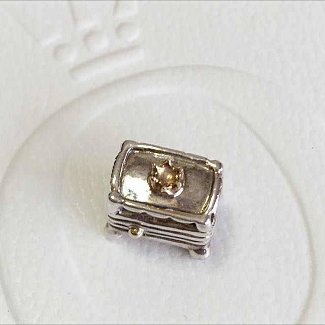 Pandora princess and the pea charm top