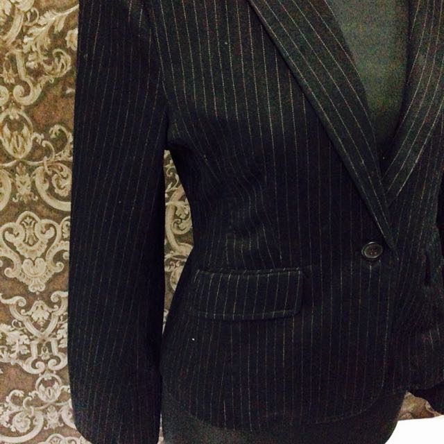 Jacket (Category: Coats, Jackets and Outerwear) located in Petaling Jaya. Submitted by am_mo (Listing ID 45236212, Image 2). Description: .
