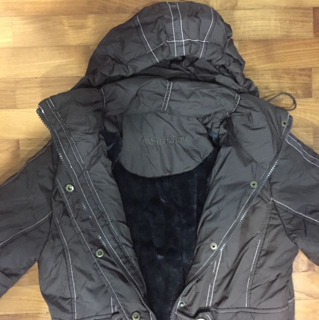 Winter Jacket (Category: Coats, Jackets and Outerwear) located in Singapore. Submitted by whatthefaddy (Listing ID 45328810, Image 2). Description: .