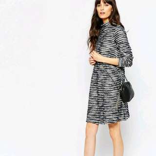Turtleneck Swing Dress In Textured Boucle 洋裝
