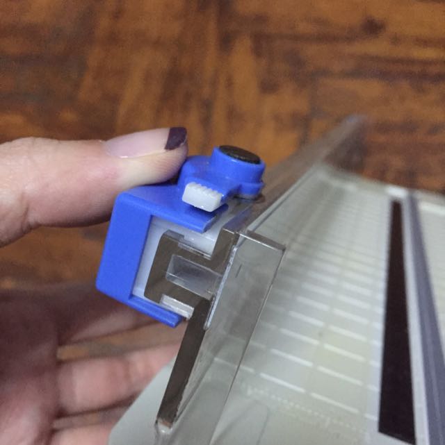 Carl A4 Personal Rotary Trimmer DC 100 Paper Cutter, Hobbies & Toys