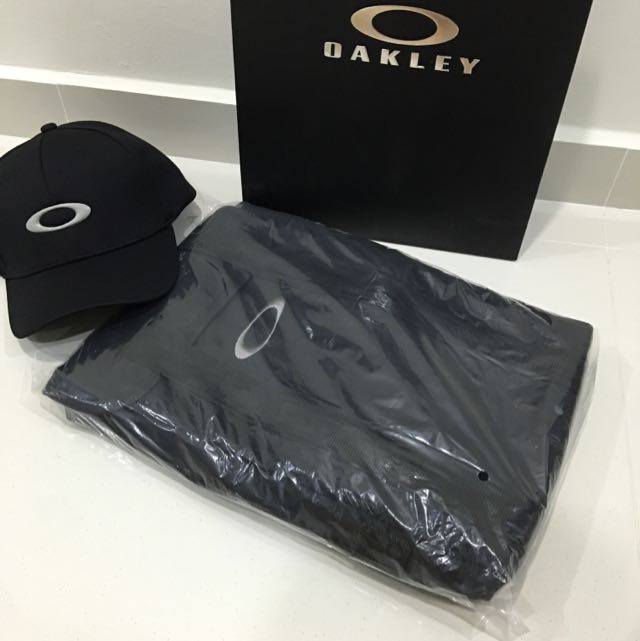 Oakley best sale laptop sleeve