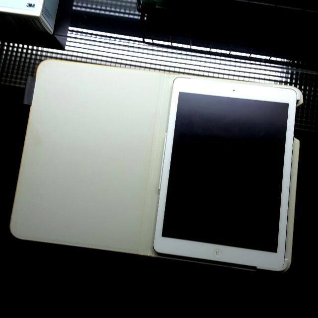 Apple - iPad Air - 16 Go - Wifi - Cellular - Argent MD794NF/A