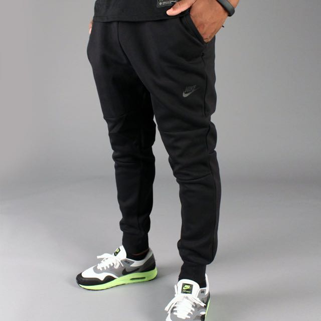 All black tech fleece top