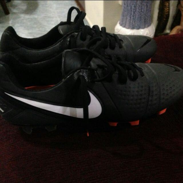 Nike CTR360 Kanga LITE Men s Fashion Activewear on Carousell