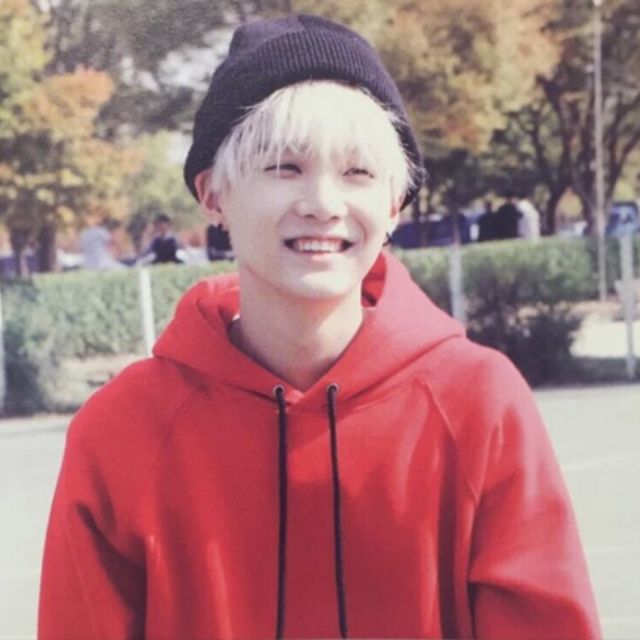 bts_suga_red_hoodie_pullover_1457153595_d37a524d