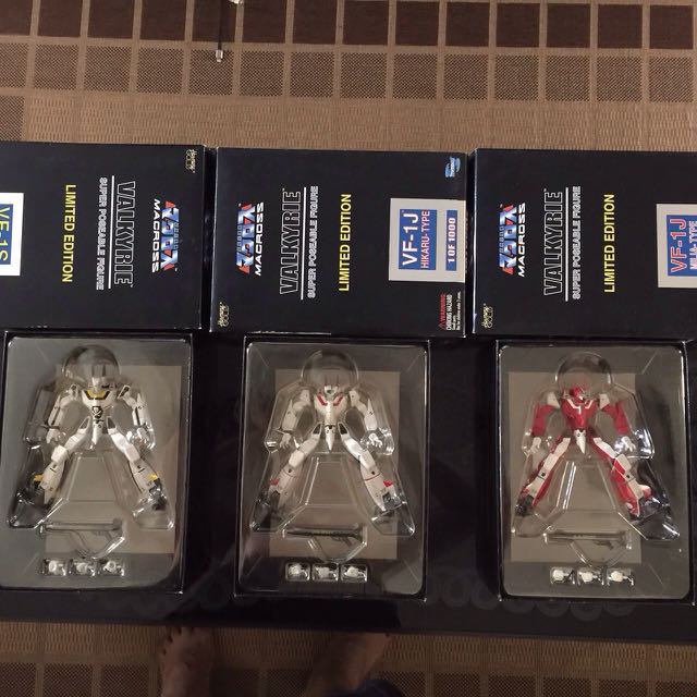 Macross (Category: Toy Figures) located in Singapore. Submitted by roslan26 (Listing ID 45768838, Image 2). Description: .
