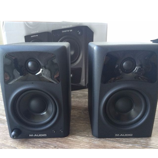 m audio speakers av 32