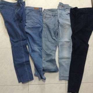 Lot Of Women's Uniqlo Jeans/Leggings Jeans For a Steal!